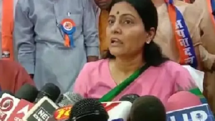 अनुप्रिया यहां एक सदस्यता अभियान समारोह में शामिल होने आई थीं।