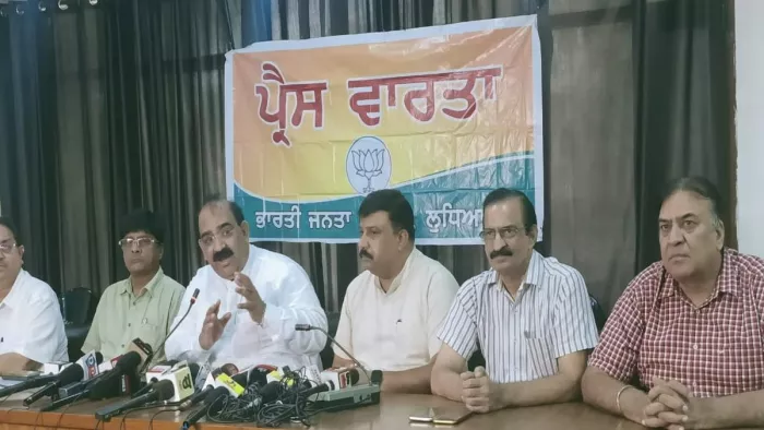 Punjab Politics: भारतीय जनता पार्टी के प्रदेश अध्यक्ष अश्वनी शर्मा पत्रकाराें से बातचीत करते हुए। (जागरण)
