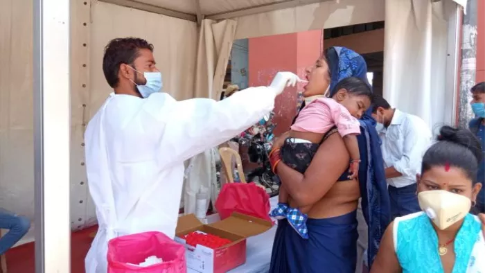 आयुष मंत्रालय ने कोरोना की सहायक दवा के रूप में दी श्री श्री तत्व की आयुर्वेदिक दवा को मंजूरी।