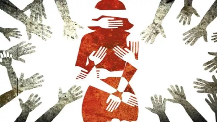Noida News: स्कूटी सवार युवक ने साइकिलिंग कर रही महिला से की बदसलूकी
