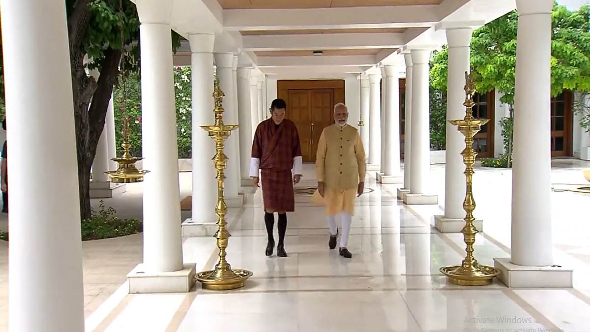 pm modi meets king of bhutan jigme khesar namgyel wangchuck