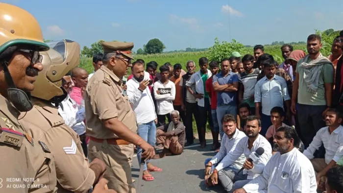 शंकर पांडेय हत्याकांड के मुख्य आरोपित की गिरफ्तारी को लेकर सड़क जाम। -जागरण