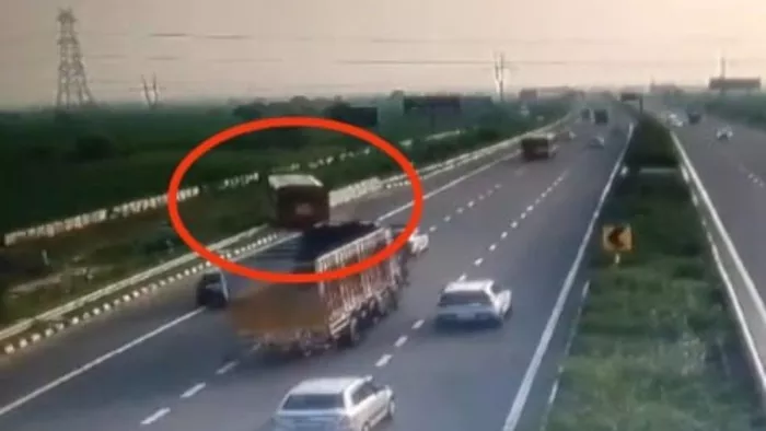दिल्ली-मेरठ एक्सप्रेस-वे के हादसे का यात्री ने बताया खौफनाक मंजर