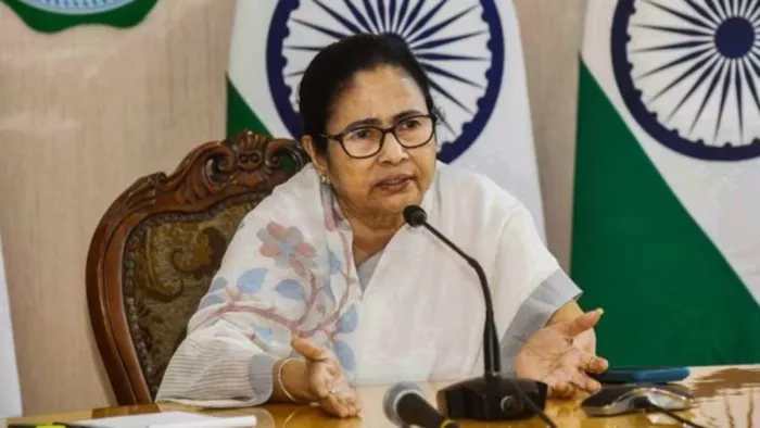 आईएनडीआईए के घोषणा पत्र में इस मुद्दे पर दीदी को मनाने की कोशिश करेंगे लालू-नीतीश। फाइल फोटो