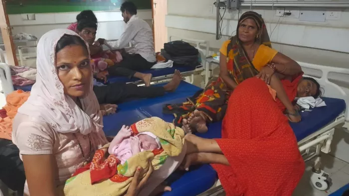 चार बार फोन करने पर नहीं आई एंबुलेंस, ऑटो में ही महिला का हुआ प्रसव