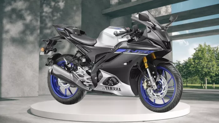 2024 Yamaha R15M नए कलर स्कीम में हुई लॉन्च।