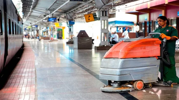 Train News: स्वच्छता अभियान के तहत ट्रेनों और स्टेशनों पर चलेगा स्पेशल अभियान। फाइल फोटो