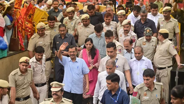 Arvind Kejriwal News: दिल्ली के सीएम पहुंचे हनुमान मंदिर। फोटो जागरण
