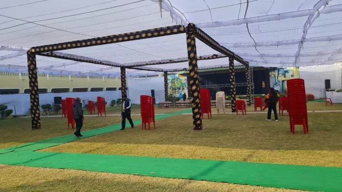 हरियाणा चुनाव के बीच टेंटवालों के कारोबार में इजाफा हुआ