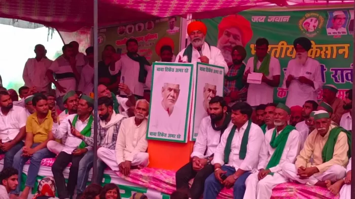 टिकैट बोले, किसान भाइयों ये सरकार इस देश को गरीब बनाना चाहती है।
