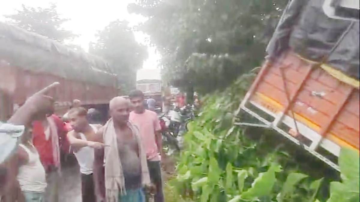 samastipur news horrific road accident in musrigharari 5 school children crushed by mini truck on nh28
