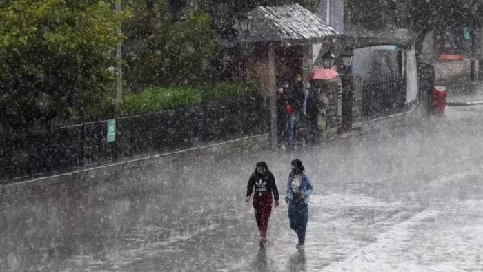 हिमाचल के कुछ जगहों पर बारिश व अचानक बाढ़ आने की चेतावनी