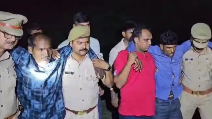सीतापुर: मुठभेड़ में पकड़े गए आरोपितों को ले जाती पुलिस: जागरण