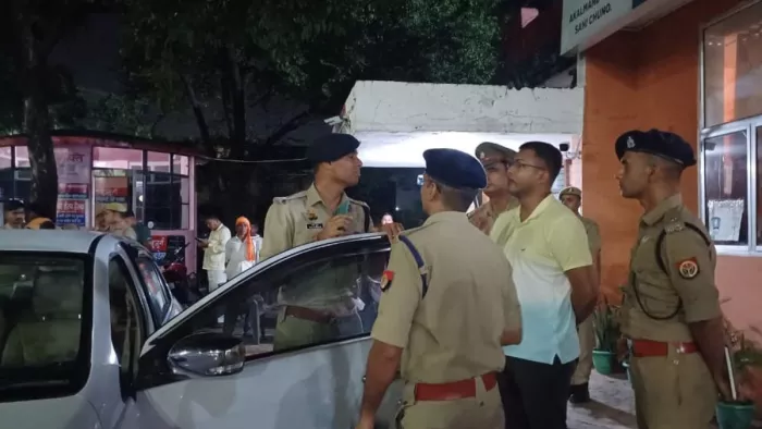 Aligarh News: घटना की जानकारी पर अकराबाद थाने में पहुंचे एसएसपी संजीव सुमन। - जागरण।