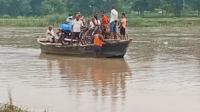 कभी चचरी तो कभी नाव के सहारे हिचकोले खा रही जिंदगानी