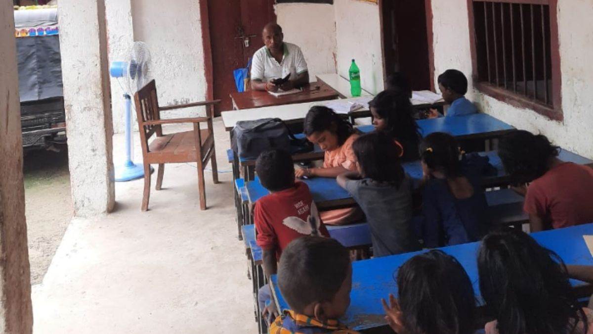 union minister jitan ram manjhi not solve the problem of bengali tola school saharsa news