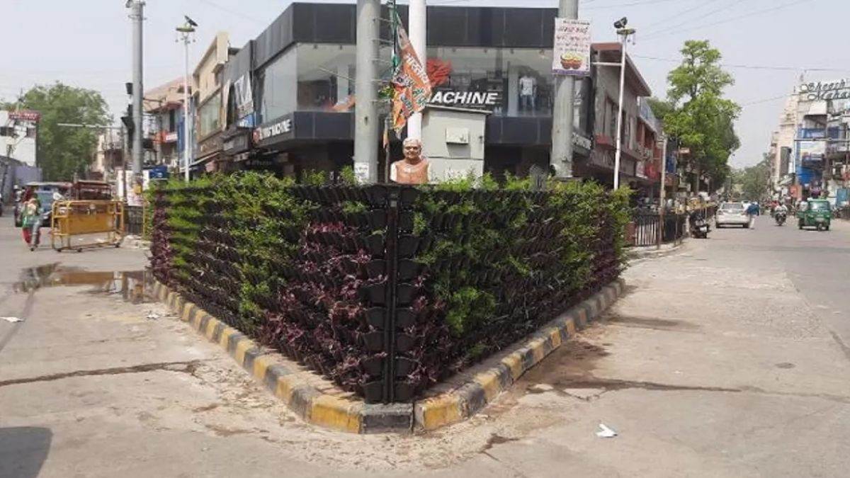 https://www.jagranimages.com/images/newimg/14092025/14_09_2025-center_point_aligarh_24046510.jpg