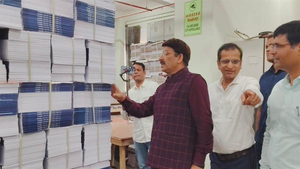 https://www.jagranimages.com/images/newimg/14092025/14_09_2025-delhi_news_update_57_24046405.jpg