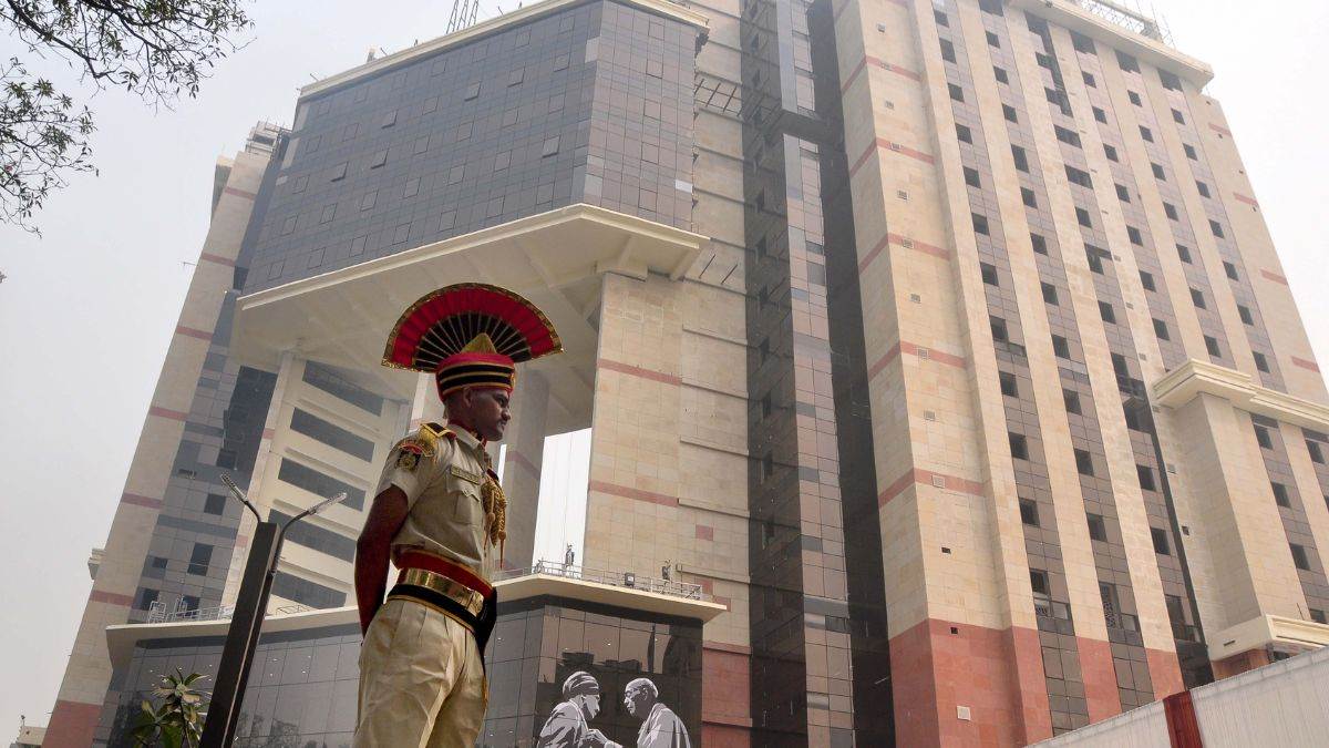 https://www.jagranimages.com/images/newimg/14092025/14_09_2025-delhi_police_headquarter_24046421.jpg