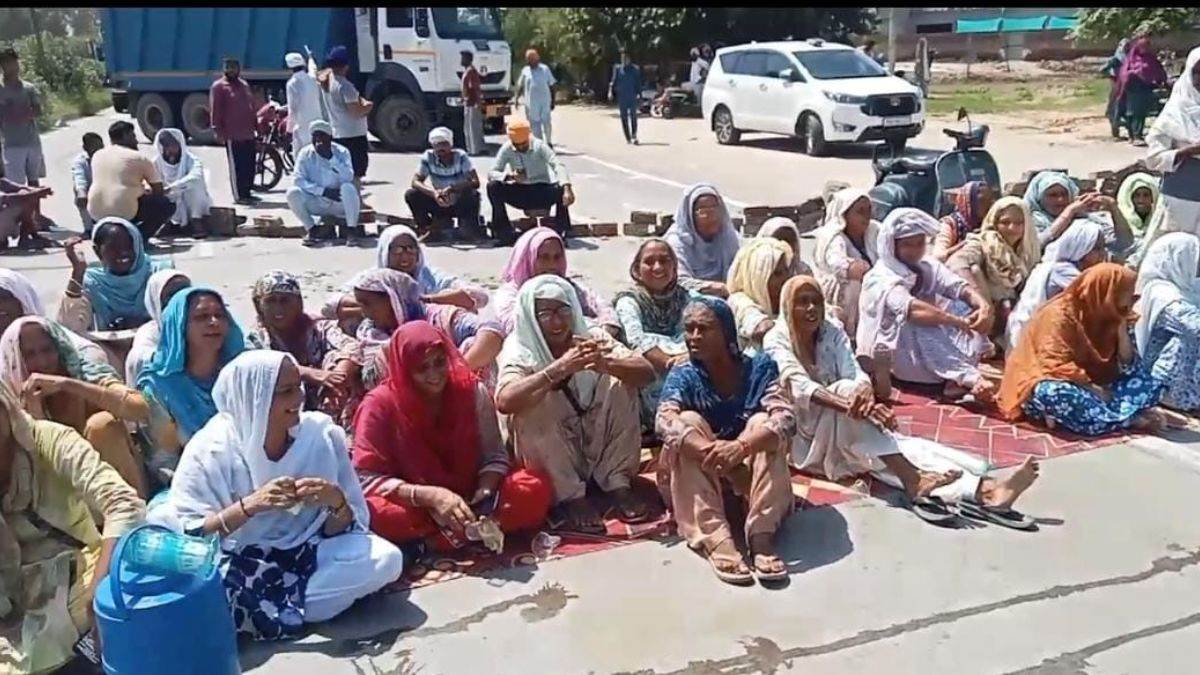https://www.jagranimages.com/images/newimg/14092025/14_09_2025-dharna_24047245.jpg