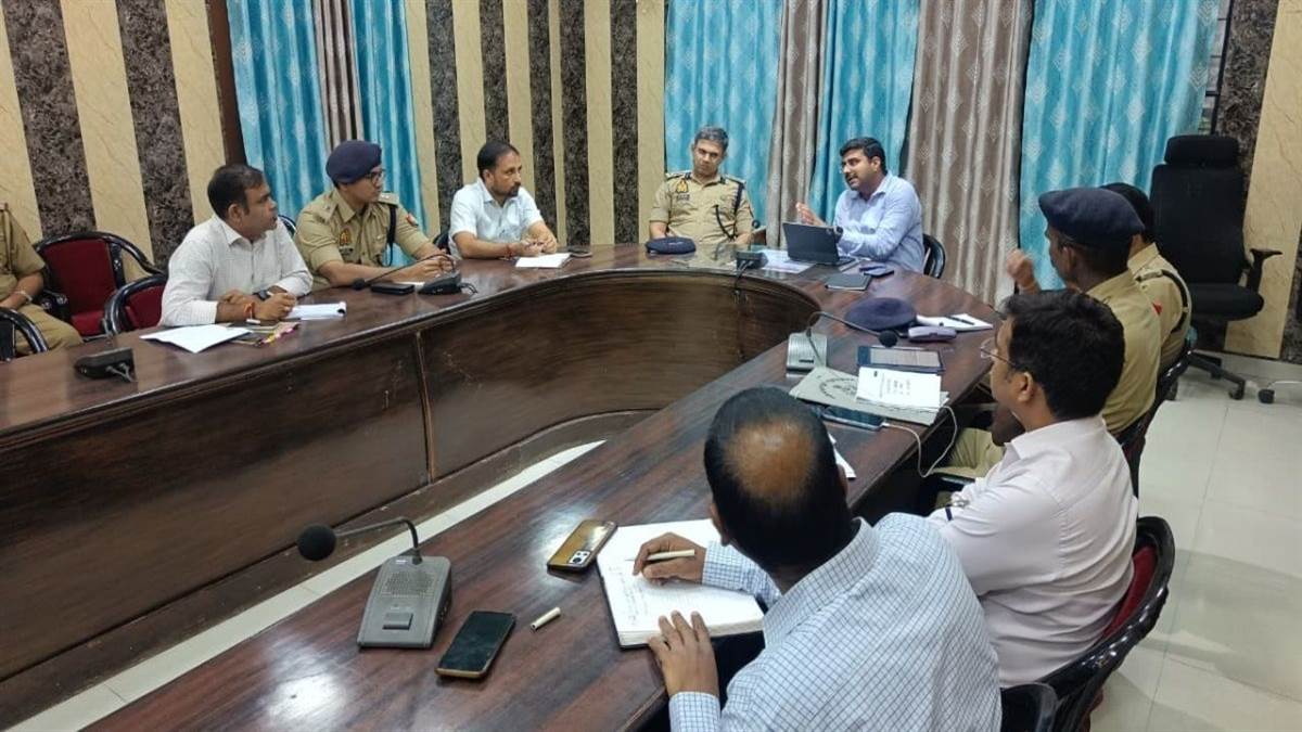 https://www.jagranimages.com/images/newimg/14092025/14_09_2025-dmmeeting_24046495.jpg