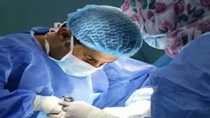 प्रयागराज स्थित एसआरएन अस्पताल के डाॅक्टरों ने छात्र द्वारा काटे गए प्राइवेट पार्ट की प्लास्टिक सर्जरी कर दी है।