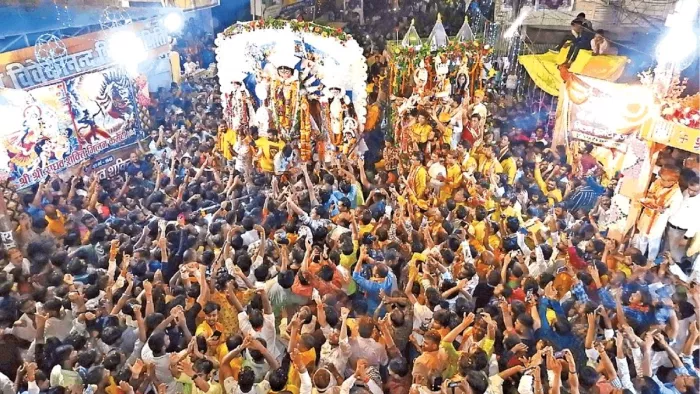 नौ दिन तक आदिशक्ति के अलग-अलग नौ रूप की आराधना का विधान