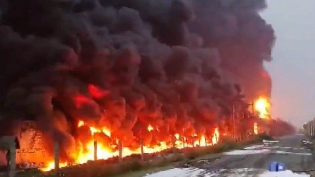 https://www.jagranimages.com/images/newimg/14092025/14_09_2025-gujarat_fire_24046519.jpg