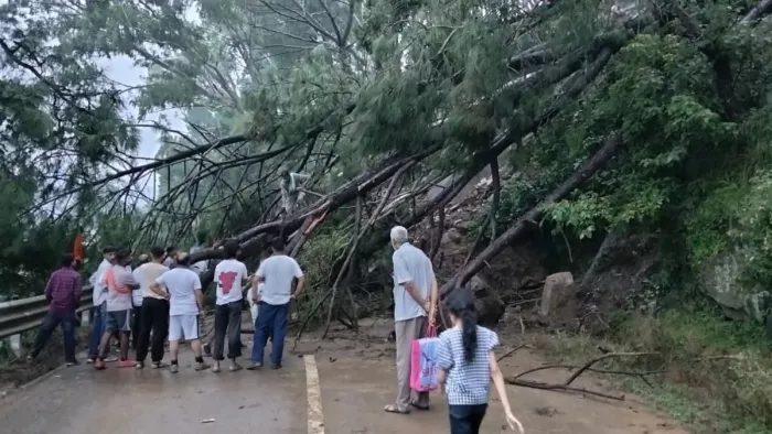 हिमाचल प्रदेश में भारी बारिश के कारण बहुत नुकसान हुआ है। चंबा के तुनुहट्टी में बंद मार्ग। जागरण