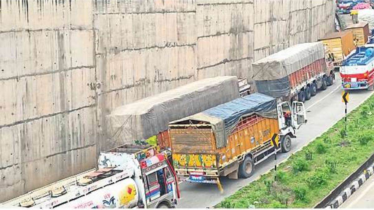 https://www.jagranimages.com/images/newimg/14092025/14_09_2025-highway_24046926.jpg