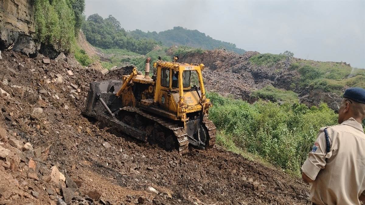https://www.jagranimages.com/images/newimg/14092025/14_09_2025-illegal_mining_24046809.jpg