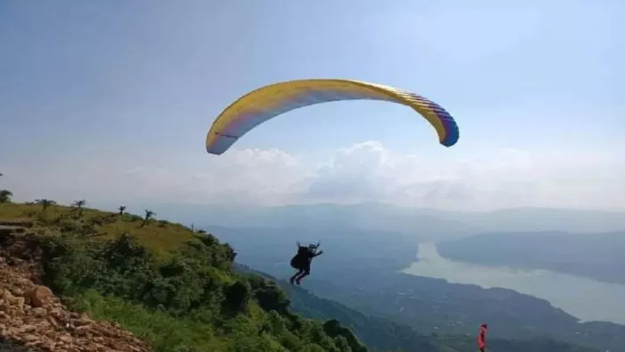 हिमाचल प्रदेश में 16 सितंबर से पैराग्लाइडिंग का रोमांच शुरू हो जाएगा। फाइल फोटो