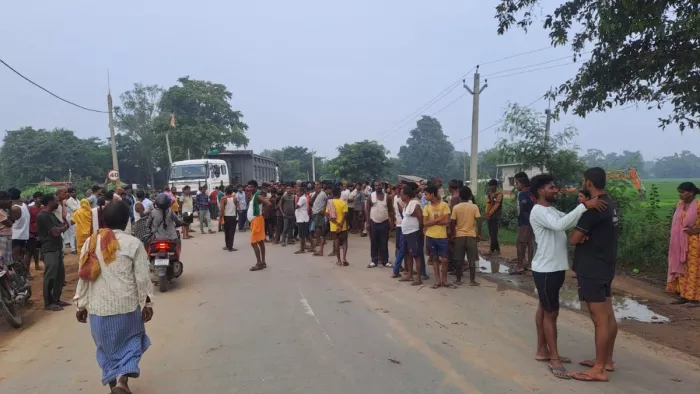 गुस्साए लोगों ने NH-139 को किया जाम। (फोटो जागरण)