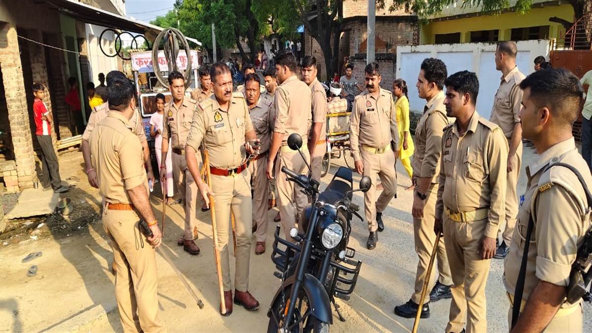 https://www.jagranimages.com/images/newimg/14092025/14_09_2025-police_24046612_122120560.jpg