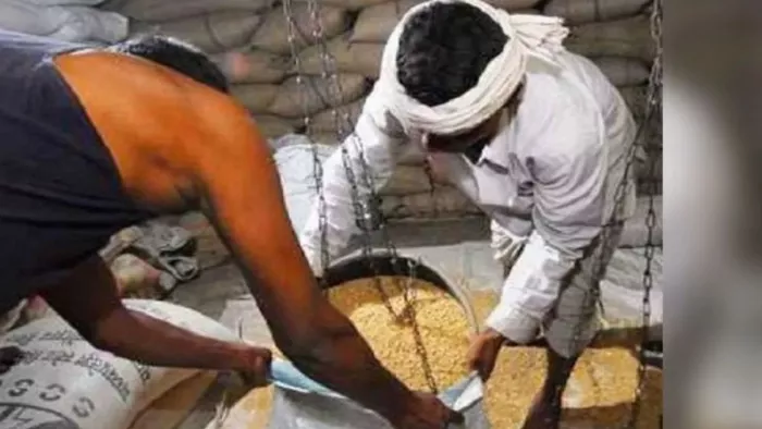 डीलर को बंधक बनाकर लूट ले गए 104 बोरी चावल और 21 बोरी गेहूं