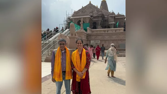 साइना नेहवाल ने पिता के साथ किया रामलला का दर्शन।