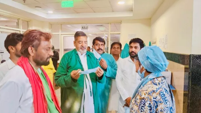 बीएचयू आईसीयू में आधे बेड खाली मिलने पर सांसद ने जताई नाराजगी।