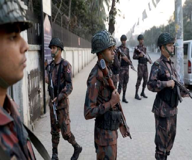 घायलों में पत्रकार, पुलिसकर्मी और आम लोग शामिल हैं