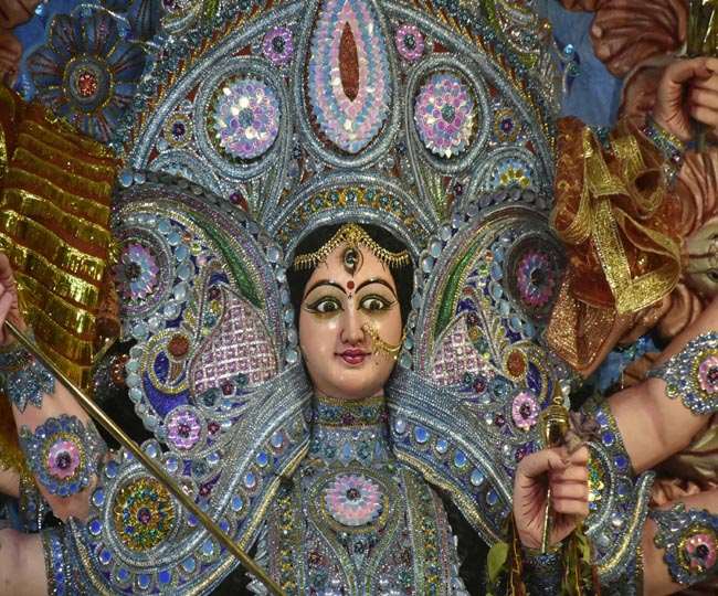 पटना के पीरमुहानी में स्‍थापित देवी दुर्गा की भव्‍य प्रतिमा। जागरण