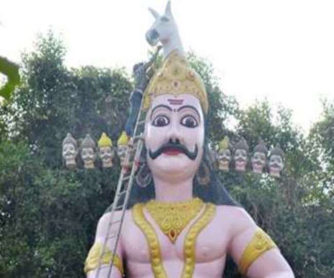 मंदसोर में बच्चों के बीमार होने पर रावण को बांधते हैं मन्नत का धागा। फाइल फोटो