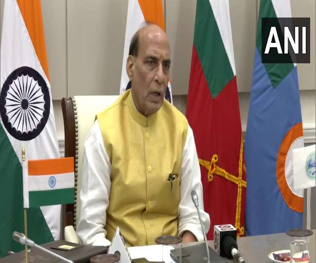 रक्षा मंत्री राजनाथ सिंह ने गर्व से देश की बेटियों के लिए कही ये बात।(फोटो: ANI)