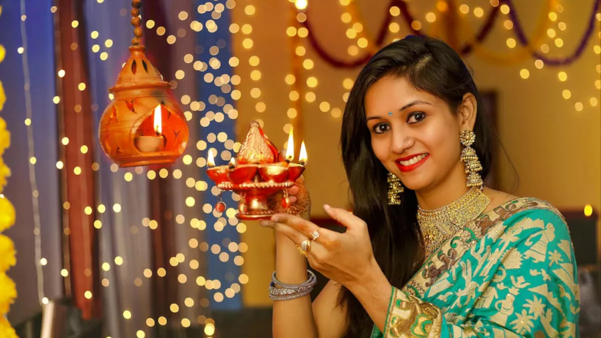 Diwali Decoration Ideas 2022: दिवाली पर इन टिप्स एंड ट्रिक्स की मदद से सजाएं घर का मुख्य द्वार - Diwali Decoration Ideas 2022 These tips and tricks will helpful to decor your entrance area