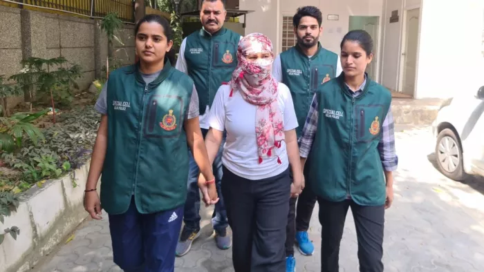 स्पेशल सेल द्वारा गिरफ्तार आरोपित गायत्री देवरी। सौजन्य- दिल्ली पुलिस