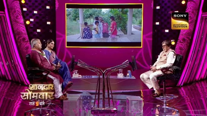 कोन बनेगा करोड़पति के हॉट सीट पर बैठ अमिताभ बच्चन के सवालों का जवाब देते हरेराम पांडे। (सौजन्य: सोनी टीवी)