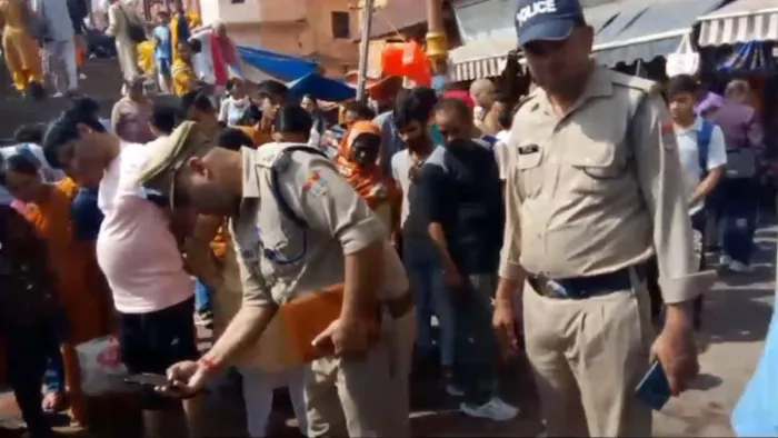 Haridwar News: तर्पण करने के लिए गंगा घाट पर पहुंचे श्रद्धालु की अचानक गिरकर मौत