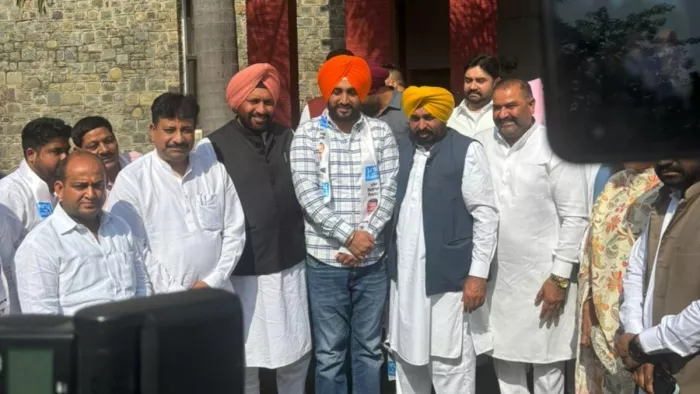 नगर निगम चुनाव से पहले कांग्रेस को बड़ा झटका