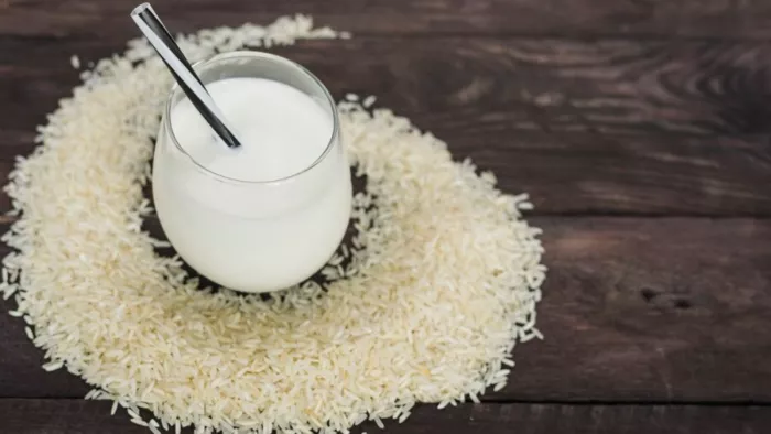 Rice Water: बालों और त्वचा के लिए गुणकारी है चावल का पानी