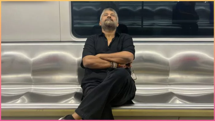 विवेक अग्निहोत्री ने किया मेट्रो में सफर (Photo Credit: Instagram)