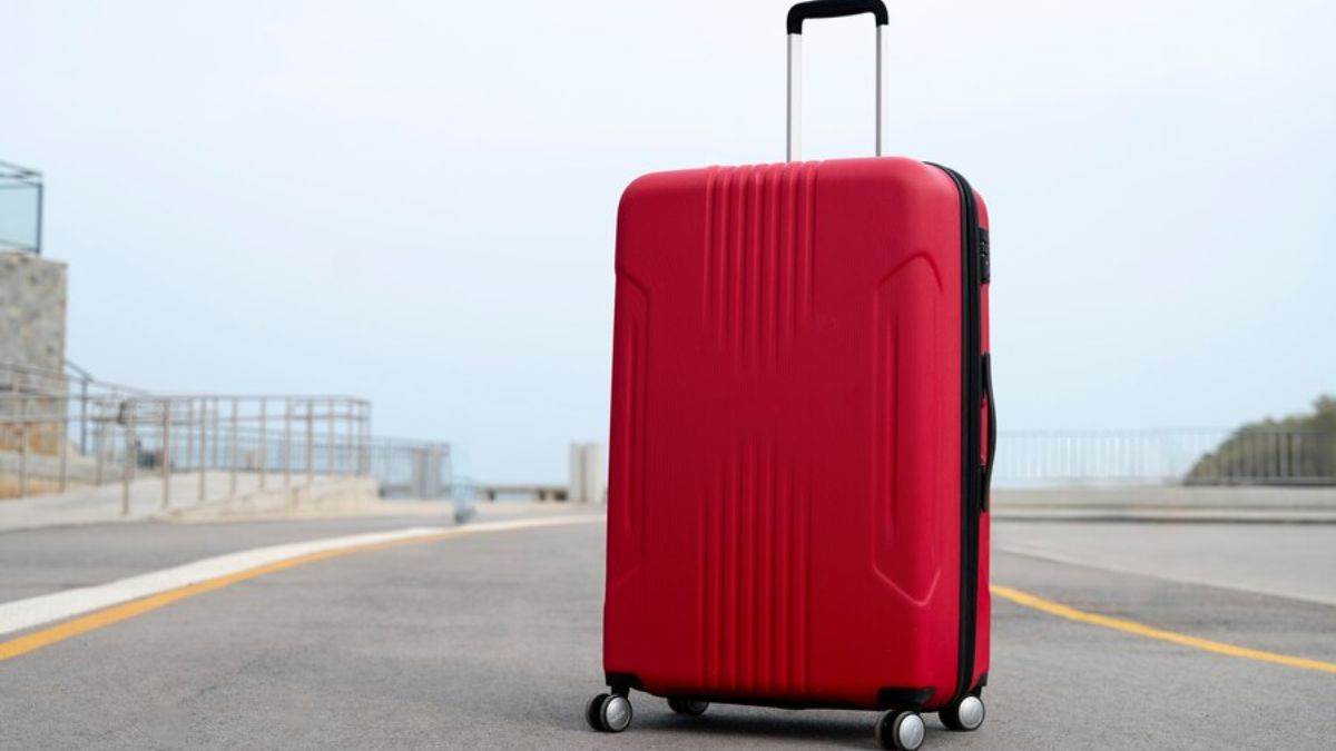 https://www.jagranimages.com/images/newimg/14102024/14_10_2024-best_trolley_bags_23815586_189483.jpg