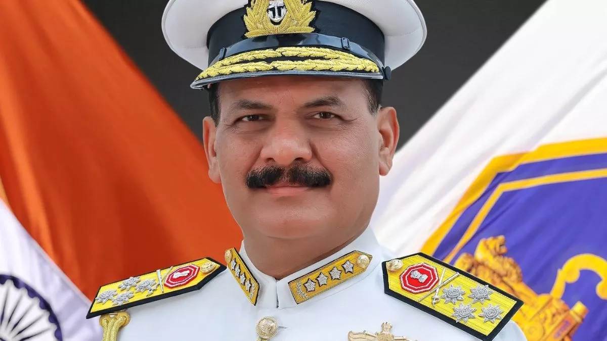 https://www.jagranimages.com/images/newimg/14102024/14_10_2024-navy_chief_dinesh_tripathi_23815779_233553850.jpg